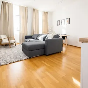 https://orestaliving-3br-on-the-daube-canal-friedensbrucke.vienna-besthotels.com